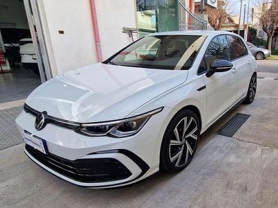 Usata VW Golf VIII R-line 150 CV (110 kW) 2022 Bianco pastello Berlina