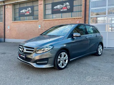 Usata Mercedes B180 Premium 109 CV (80 kW) 2017 Full grey Utilitaria