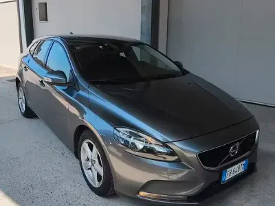 Usata Volvo V40 115 CV (84 kW) 2015 Grigio Berlina