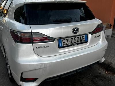 Lexus CT200h