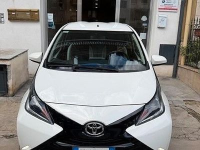 Usata Toyota Aygo Business Edition 69 CV (50 kW) 2018 Bianco Utilitaria