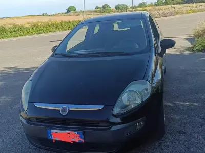 Usata Fiat Grande Punto 75 CV (55 kW) 2010 Nero Utilitaria