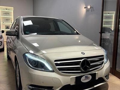 Gebraucht Mercedes B180 Executive 109 PS (80 kW) 2014 Weiß Van / Kleinbus