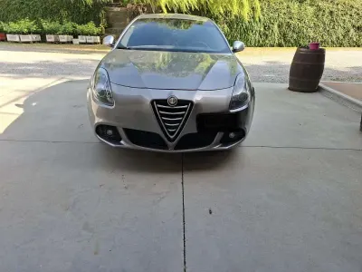 Usata Alfa Romeo Giulietta Distinctive 140 CV (102 kW) 2012 Grigio Utilitaria