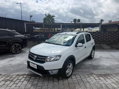 Usata Dacia Sandero Lauréate 90 CV (66 kW) 2016 Bianco Berlina