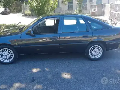 Usata Opel Vectra 75 CV (55 kW) 1993 Nero Station wagon