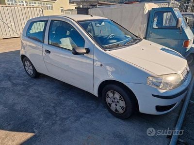 Bianco Usata 2009 Fiat Punto Utilitaria | 2000 € (Buon prezzo)