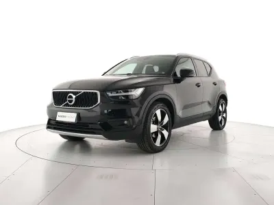Usata Volvo XC40 Momentum 163 CV (119 kW) 2021 Nero SUV