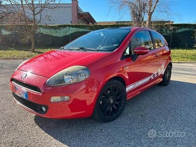 Usata Fiat Punto 135 CV (99 kW) 2015 Rosso Utilitaria