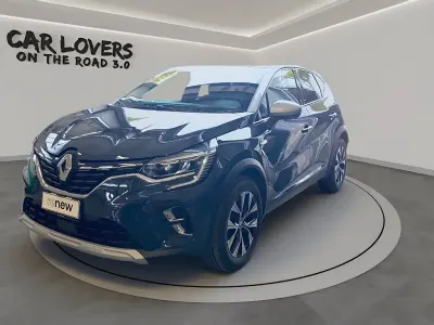 Usata Renault Captur Techno 101 CV (74 kW) 2023 Blu scuro SUV