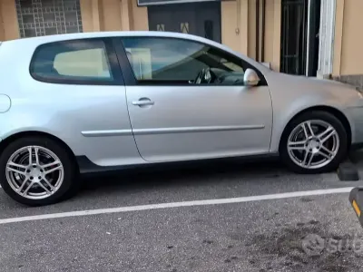 Begagnad VW Golf IV 140 HK (102 kW) 2005 Grå Sedan
