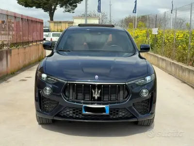 Usata Maserati Levante GranLusso 350 CV (257 kW) 2021 Blu SUV