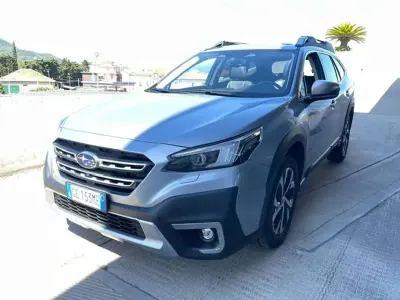 Usata Subaru Outback Premium 169 CV (124 kW) 2021 Argento Station wagon