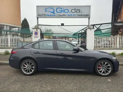 Usata Alfa Romeo Giulia 179 CV (131 kW) 2016 Grigio Berlina