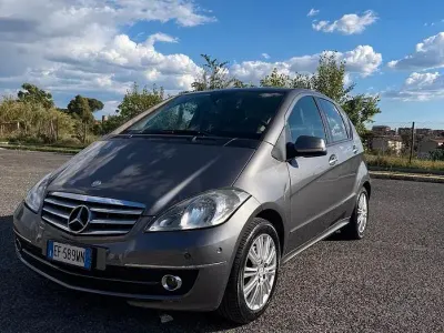 Usata Mercedes A180 Avantgarde 109 CV (80 kW) 2010 Grigio Berlina
