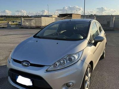 Usata Ford Fiesta Titanium 68 CV (50 kW) 2010 Grigio Berlina