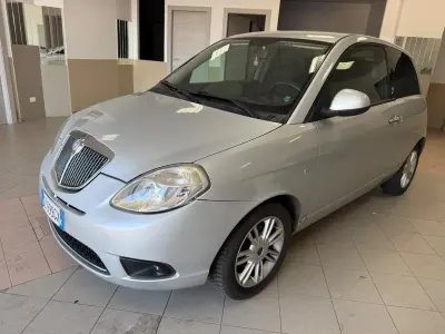 Usata Lancia Ypsilon Platinum 75 CV (55 kW) 2011 Grigio Utilitaria