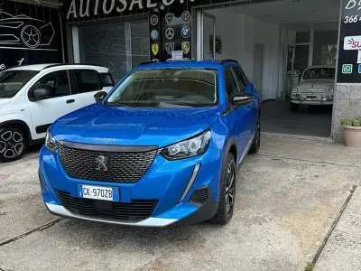 Käytetty Peugeot 2008 131 HP (96 kW) 2022 Sininen Katumaasturi