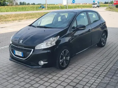 Usata Peugeot 208 Active 68 CV (50 kW) 2013 Nero Utilitaria