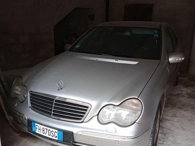 Usata Mercedes C220 Elegance 143 CV (105 kW) 2001 Grigio Berlina