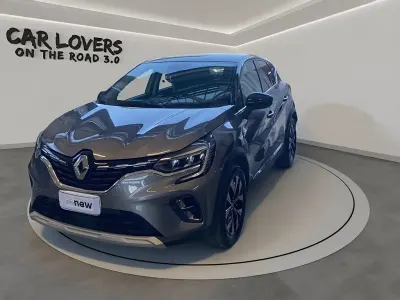 Usata Renault Captur Intens 101 CV (74 kW) 2023 Xnk be style milano (grigio SUV