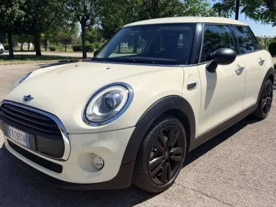 Usata Mini ONE 75 CV (55 kW) 2016 Bianco Utilitaria