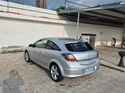 Usata Opel Astra GTC 101 CV (74 kW) 2009 Coupé