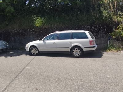 Usata VW Passat 110 CV (80 kW) 2005 Bianco Station wagon