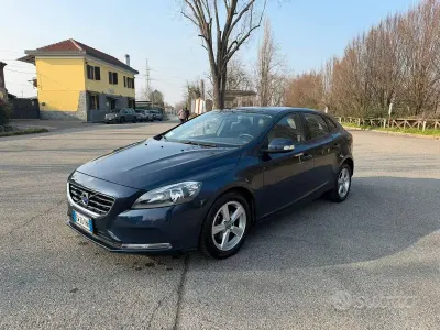 Usado Volvo V40 Momentum 115 CV (84 kW) 2014 Azul Berlina