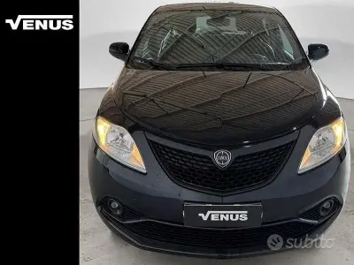 Begagnad Lancia Ypsilon 69 HK (50 kW) 2021 Svart Halvkombi