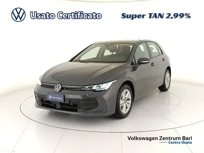 Usata VW Golf VIII Life 116 CV (85 kW) 2025 Grigio Berlina