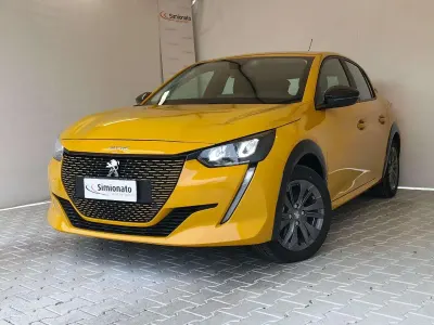 Usata Peugeot 208 Active 56 kW (77 CV) 2021 Giallo Utilitaria
