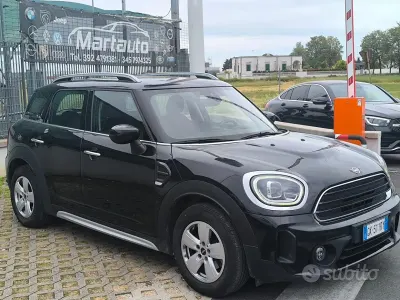 Käytetty Mini Countryman 116 HP (85 kW) 2021 Musta Katumaasturi
