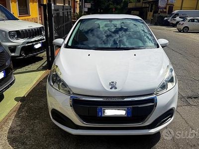 Begagnad Peugeot 208 Active 68 HK (50 kW) 2015 Vit Halvkombi