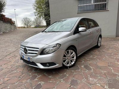 Usata Mercedes B180 Executive 109 CV (80 kW) 2012 Grigio Monovolume