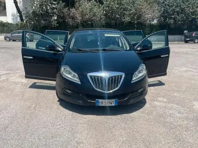 Usata Lancia Delta 90 CV (66 kW) 2009 Nero Utilitaria