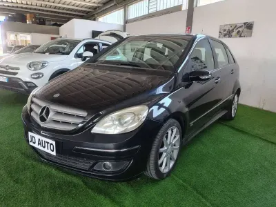 Usata Mercedes B180 109 CV (80 kW) 2008 Nero Monovolume