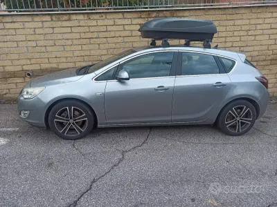 Usata Opel Astra 110 CV (80 kW) 2010 Grigio Berlina