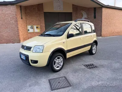 Usado Fiat Panda 4x4 Climbing 69 HP (50 kW) 2006 Amarelo Citadino