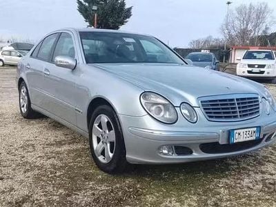 Usata Mercedes E270 Avantgarde 177 CV (130 kW) 2003 Grigio Utilitaria