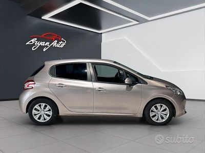 Usata Peugeot 208 Active 82 CV (60 kW) 2013 Viola Utilitaria