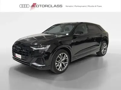 Usata Audi Q8 Sport 231 CV (169 kW) 2023 Nero mito metallizzato SUV