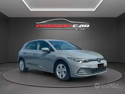 Usata VW Golf VIII Style 116 CV (85 kW) 2022 Moonstone gray Berlina