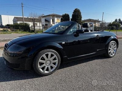 Usata Audi TT Roadster 150 CV (110 kW) 2003 Nero Cabrio