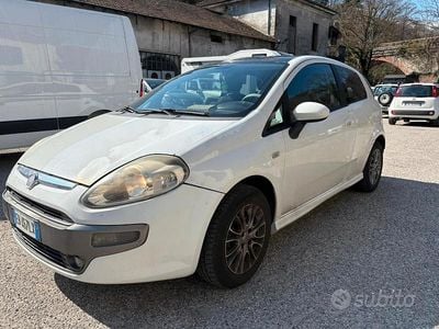 Usata Fiat Grande Punto 77 CV (56 kW) 2010 Bianco Utilitaria