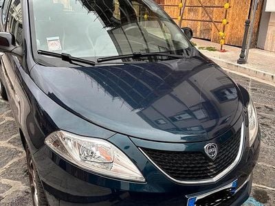 Usata Lancia Ypsilon Silver 69 CV (50 kW) 2016 Blu Utilitaria