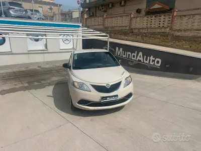 Usata Lancia Ypsilon Gold 69 CV (50 kW) 2016 Beige Utilitaria