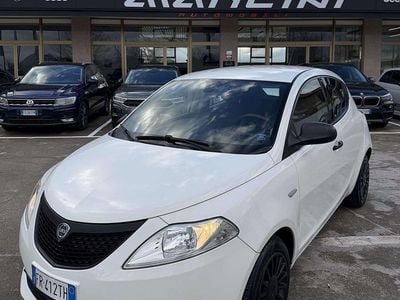 Begagnad Lancia Ypsilon 69 HK (50 kW) 2018 Vit Halvkombi