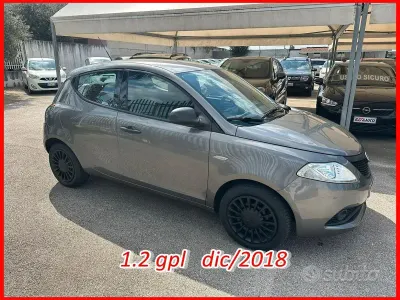 Usata Lancia Ypsilon Gold 69 CV (50 kW) 2018 Grigio Utilitaria