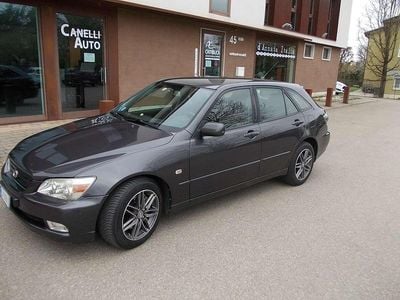 Usata Lexus IS200 155 CV (114 kW) 2003 Grigio Station wagon